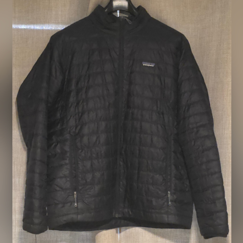 Patagonia men’s Nano Puff jacket in dark gray Sz XL